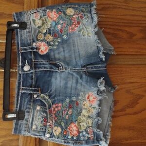 Blue Miss Me  Gorgeous Embroidered Shorts, size 28